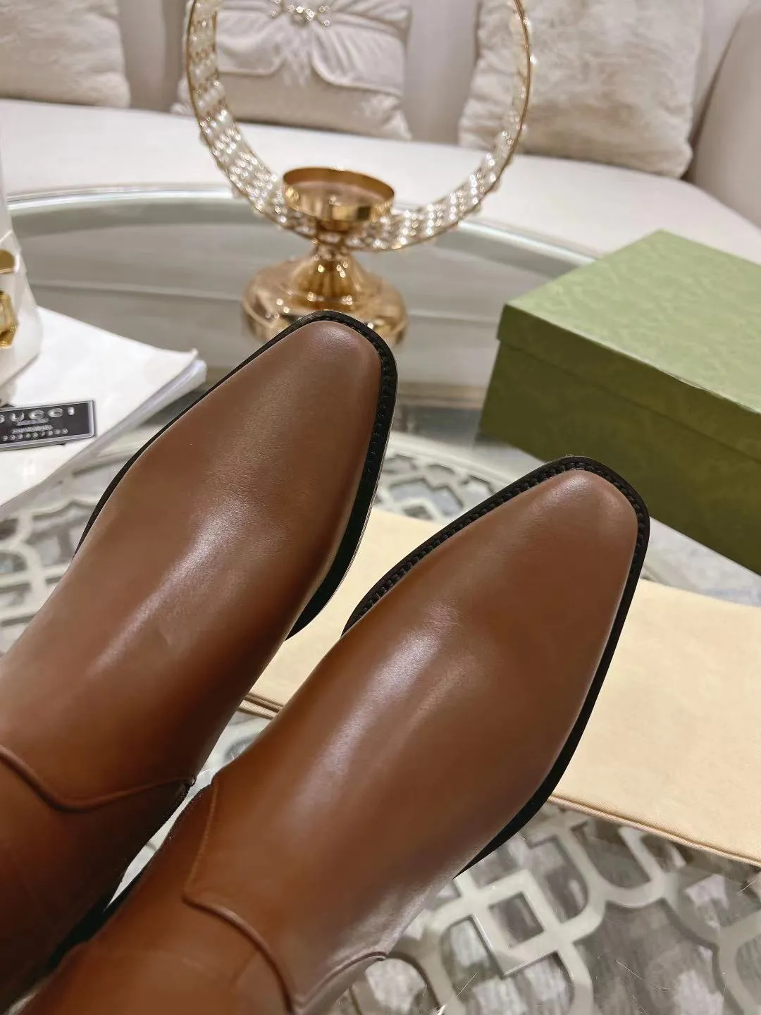 👟👟Ex-factory price 600👟👟 Gucci's latest popular half-horsebit detail boots for autumn and winter, European and American punk style riding boots, horsebit detail boots, the same style as the big-name street style darlings of European and American stars. Upper: Calfskin imported from Italy Size: 35-42#